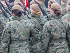 Kobiety w armii mogą golić głowę lub nosić warkocz. Rewolucja w regulaminie