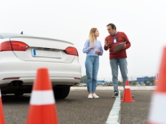 Prawo jazdy po nowemu. Unijna dyrektywa wprowadza surowsze przepisy i okres próbny dla młodych kierowców