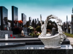 Nawet 200 zł za sprzątanie grobów na Wszystkich Świętych