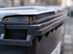 Kiedy pojawią się miejskie kontenery na tekstylia? Raczej nieprędko