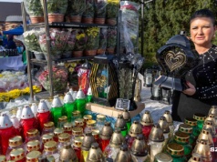 Rusza handel pod cmentarzem. Mieszkańcy: jest drożej