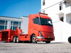 Ratownicza ciężarówka przyszłości: alkoholowo-elektryczne podwozie z robotami