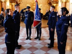 Policjanci opanowali uniwersytet. 100 nowych funkcjonariuszy złożyło ślubowanie