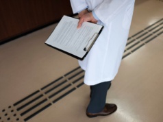 Ma 103 lata i nadal leczy. Najstarszy neurolog zdradza receptę na długie życie i ostry umysł