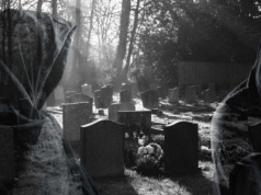 Przesądy i zabobony związane z cmentarzem – czego nie wolno robić przy grobach?