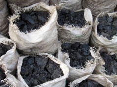 Węgiel tanieje na świecie, ale nie w Polsce. Jest problem z groszkiem