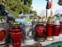 Ceny zniczy zbliżone do ubiegłorocznych. Producenci mają dziś inny problem