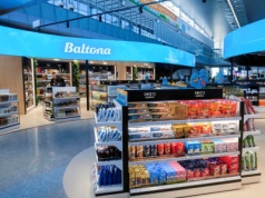 Nie masz gdzie usiąść, a woda kosztuje krocie? Lotniska robią to specjalnie. Znamy ich sekret