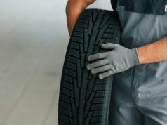 Pierwsze przymrozki już wkrótce. Dlaczego nie warto zwlekać z wymianą opon?