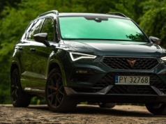 Leciwy SUV Cupry nadal w sprzedaży. Za 140 tys. zł oferuje niezawodność i bardzo wygodne wsiadanie