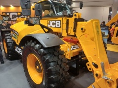 JCB ma 80 lat: Od garażu do globalnego giganta maszyn rolniczych i budowlanych