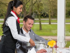 System kaucyjny w restauracji i pubie. Jakie zasady obowiązują gastronomię?