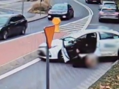 Taksówka ruszyła bez kierowcy. Zamiast hamować, zaczęła dociskać gaz