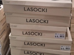 Lasocki wyprzedaje idealne kozaki na zimę - to 100% zamszu taniej aż o 80 zł. Co na to Rieker?