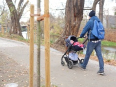 Opowiedział o spacerze z wózkiem, dostał falę hejtu. 
