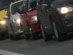 Trik ze ścianą zna każdy mechanik. Tak samodzielnie ustawisz światła mijania w 5 krokach
