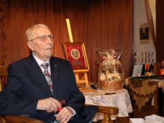 Płk Zdzisław Rakowski skończył 100 lat! Do Bydgoszczy przyciągnęło go lotnictwo i rzeka