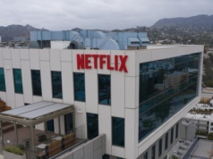 Netflix rozważa złożenie oferty przejęcia części Warner Bros. Discovery