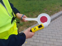 Przyjechała na cmentarz mając blisko 2 promile