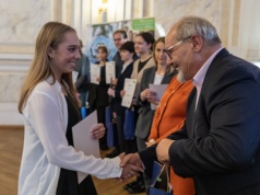 Najzdolniejsi uczniowie i studenci z Bielska-Białej nagrodzeni stypendiami Aqua SA