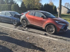 By nie rozjechać stada gęsi, gwałtownie zahamowała. Kolizji trzech samochodów w Longinówce