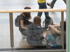 Wśród nastolatków panuje szał na firmowe rzeczy. 