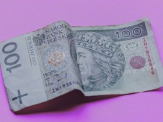 Inflacja w Polsce spada czwarty miesiąc z rzędu. RPP ma pole do cięć