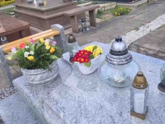 Prosty trik na cmentarnych złodziei. Nie ruszą twoich zniczy i wiązanek