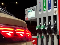 Orlen kusi kierowców rabatami. Taniej nawet 35 groszy za litr