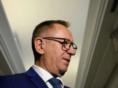 Owocowe materiały wyborcze dla polityków PiS od Dawtony. Wiceprezes: Jestem gotowy odsprzedać działkę