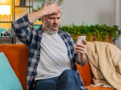 Kupujesz smartfon, a tam reklamy w systemie. Tego jeszcze nie grali