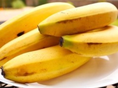 Nie myjesz bananów? Zobacz, co odkryto na ich skórkach