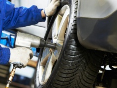 ADAC przetestował opony całoroczne. Te dwa modele wytrzymują aż 68 tys. kilometrów