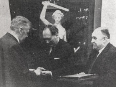 Kreował się na przedstawiciela narodu. W jego opowieści Polacy mierzą się z opresją żydowskich komunistów