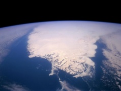 Grenlandia zmienia kształt i dryfuje. Naukowcy są zdziwieni tempem tego zjawiska