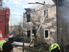 Kolbudy: trwa dogaszanie budynku starej poczty przy Placu Kaszubskim