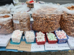 Już nie pańska skórka. Teraz tym handlują pod cmentarzami. Nowy trend zaskoczy Polaków