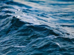 Bałtyk wyrzucił na brzeg fragmenty wojskowego drona