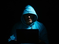 Dane klientów polskiego biura podróży w rękach hakerów! Minister ostrzega