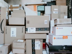 Kurier nawet nie próbował dostarczyć paczki. Zostawił ją 5 przystanków dalej