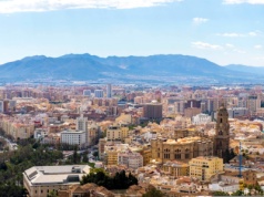 Ponad 3000 godzin słońca w ciągu roku. Turyści z Polski pokochali to miasto. Na zimę jak znalazł