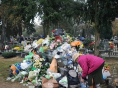 Oto, ile odpadów generuje się na grobach. 