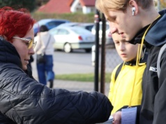 Świąteczna kwesta na cmentarzu w Kołobrzegu