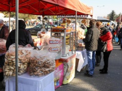 Matka: Na cmentarzach wydaję fortunę. I to wcale nie na znicze i kwiaty