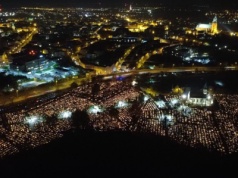 Gniezno z lotu ptaka. Cmentarze w blasku tysięcy zniczy