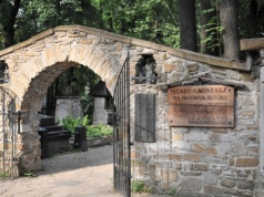 Za wejście na ten cmentarz w polskiej miejscowości musisz płacić. Wzburzenie w sieci. 