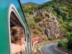 Prawie 2/3 osób podróżujących koleją na długich dystansach ma kłopoty z rezerwacją biletów