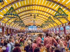 Stuletnie sklepy i kawiarnie przegrywają z turystyką. 