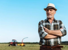 Rolnik na rencie: czy może dalej płacić KRUS i dostać drugą emeryturę?