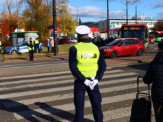 Policja podsumowała działania 1 listopada: tysiące interwencji, setki zatrzymań i 54 wypadki drogowe